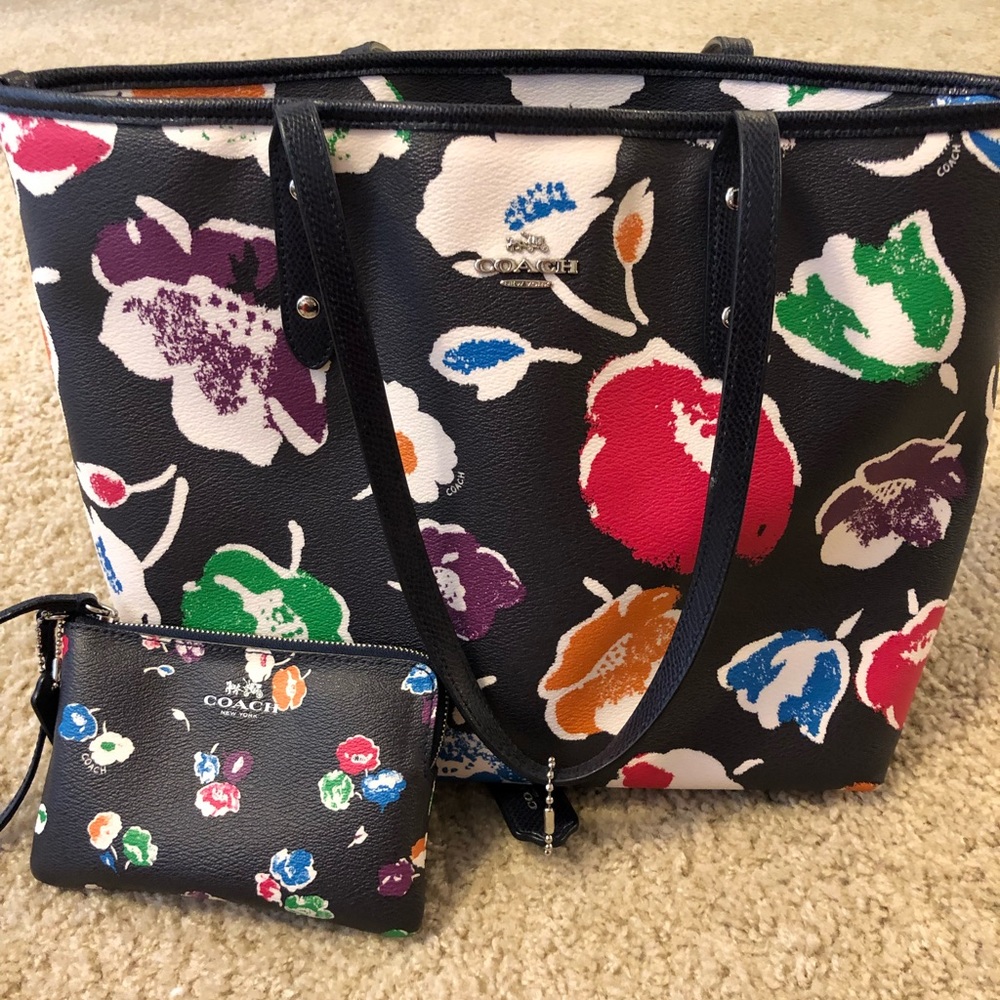 Authentic Coach tote and matching clutch - Picture 2 of 5